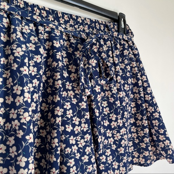 Forever 21 blue floral mini skort size M - Picture 6 of 16